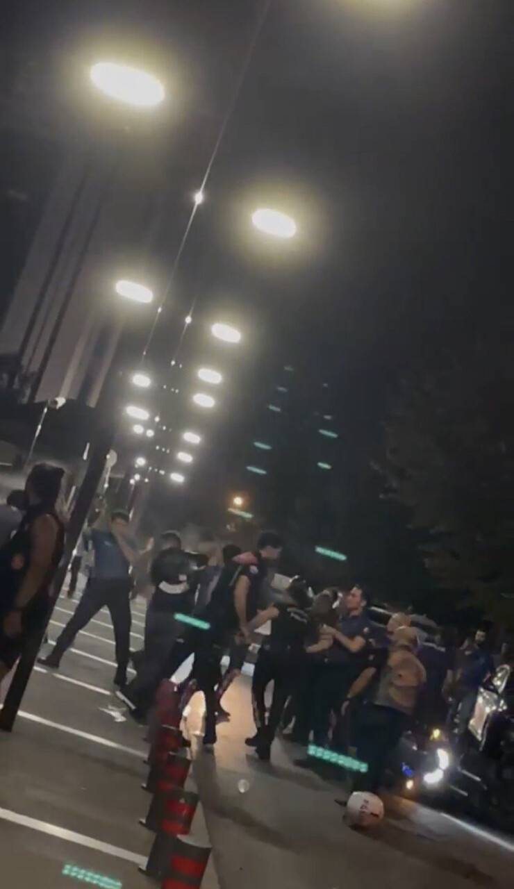 İstanbul’da polise saldıran gruba biber gazlı müdahale kamerada: 3 polis yaralı, 6 gözaltı