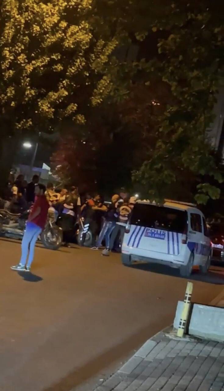 İstanbul’da polise saldıran gruba biber gazlı müdahale kamerada: 3 polis yaralı, 6 gözaltı