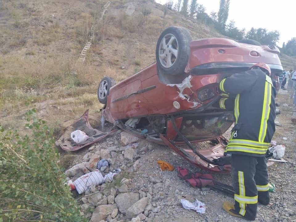 Takla atan otomobilde aynı aileden 4 kişi yaralandı