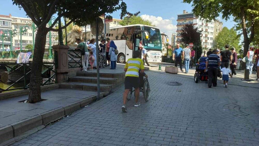 Tekerlekli sandalye ile Fenerbahçe için 350 kilometre uzaktan geldi