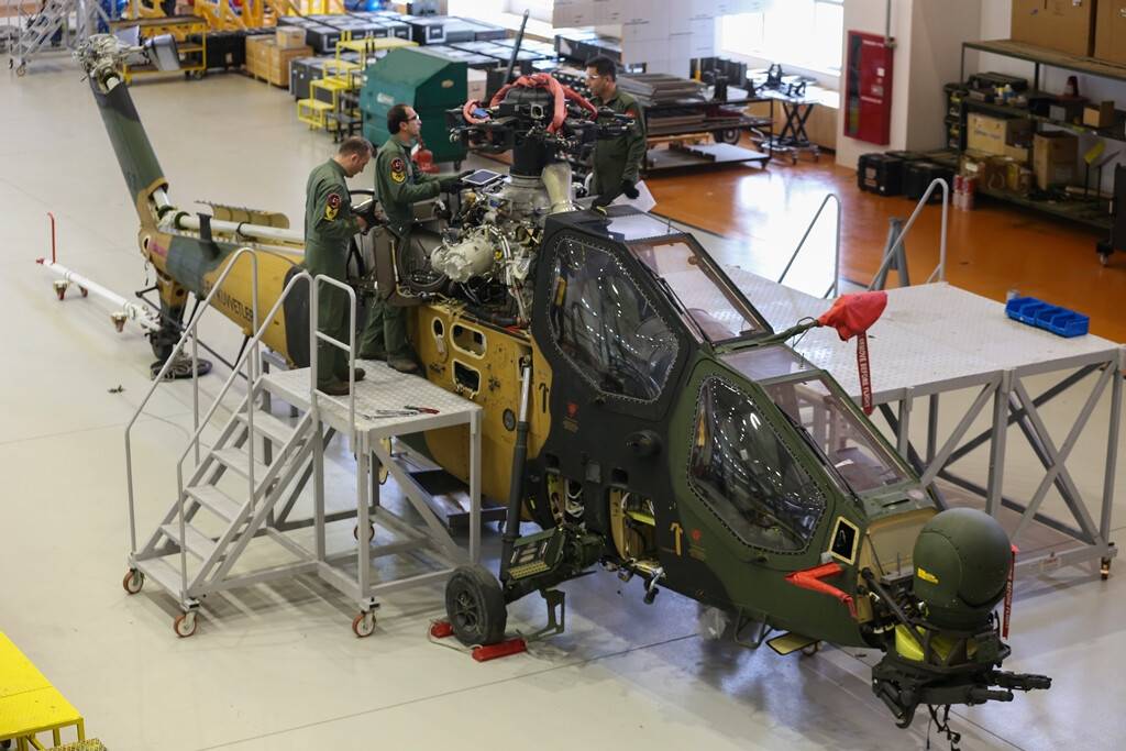 aa-20220830-28762281-28762260-sanli-ordunun-milli-gururu-atak-helikopteri.jpg