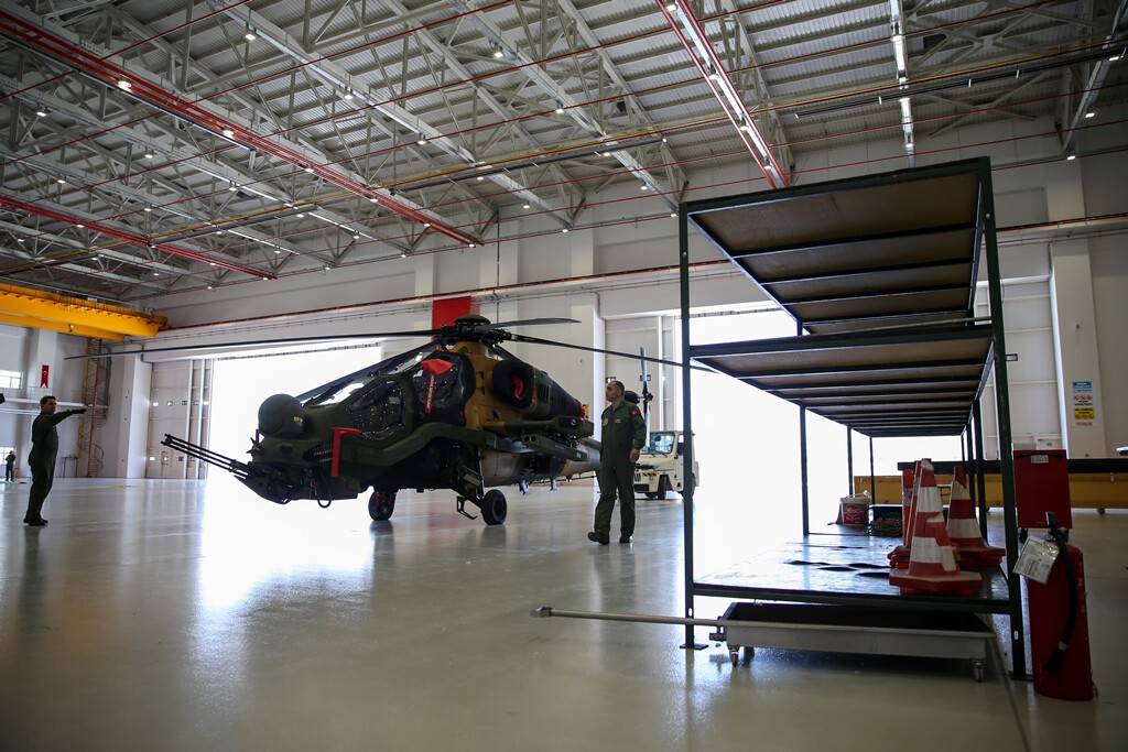 aa-20220830-28762281-28762263-sanli-ordunun-milli-gururu-atak-helikopteri.jpg