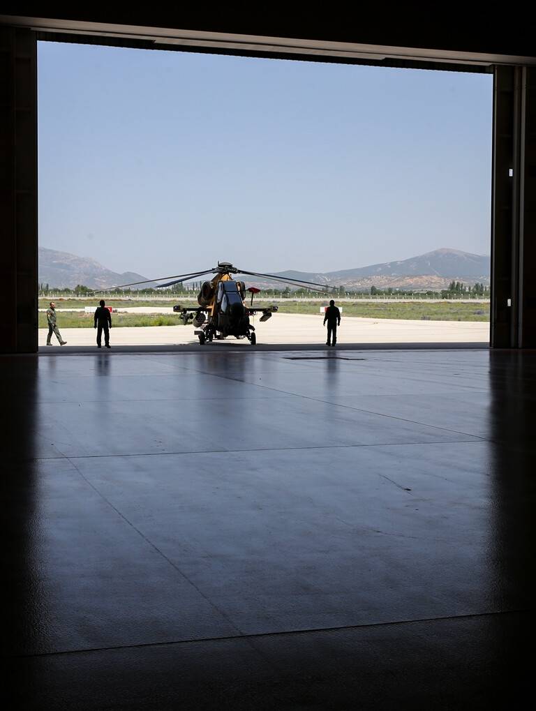 aa-20220830-28762281-28762265-sanli-ordunun-milli-gururu-atak-helikopteri.jpg