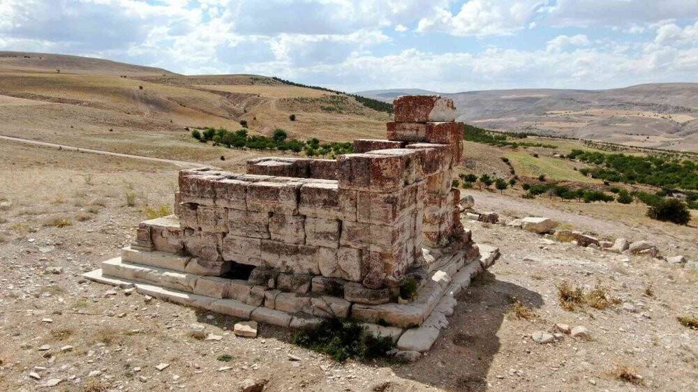 Altı asırdır yalnız, gizemini koruyor