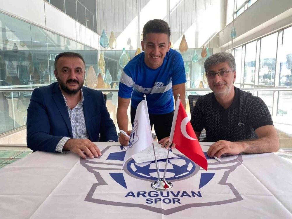 Arguvanspor’da imza şov