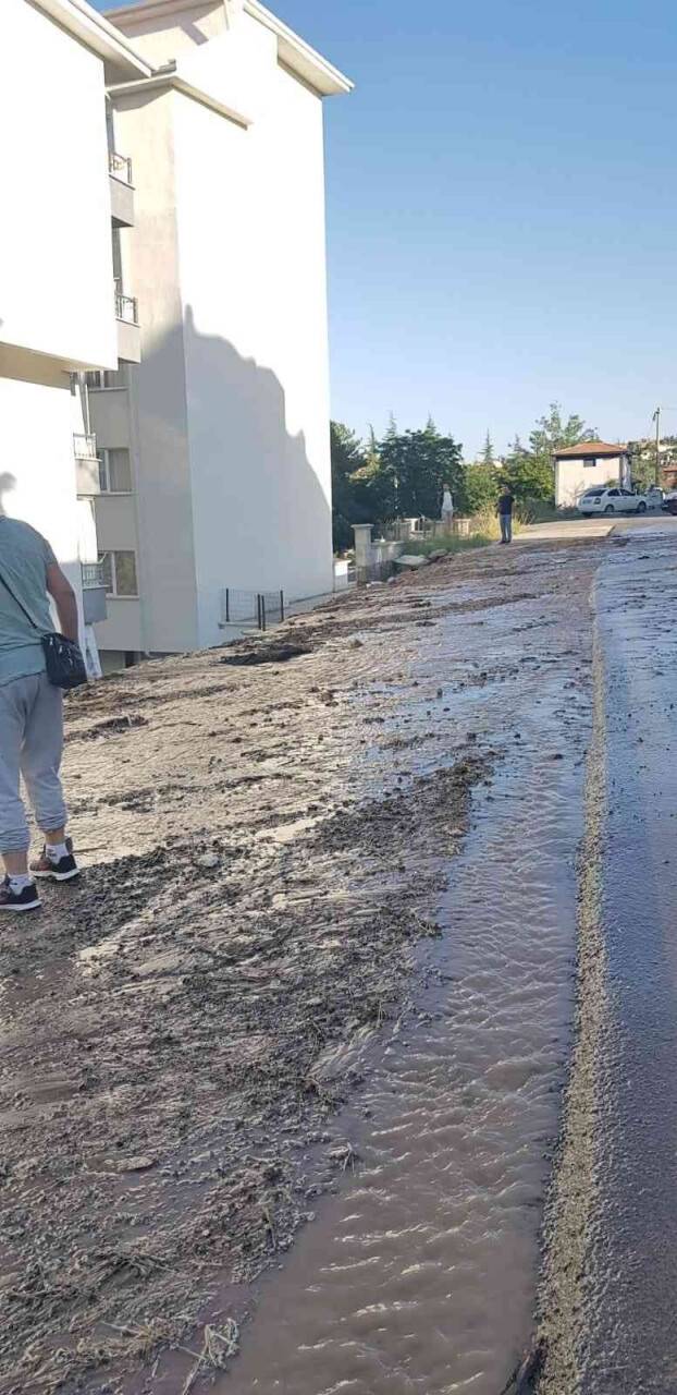 Başkentte su deposundaki patlama göçüğe neden oldu: 2 yaralı