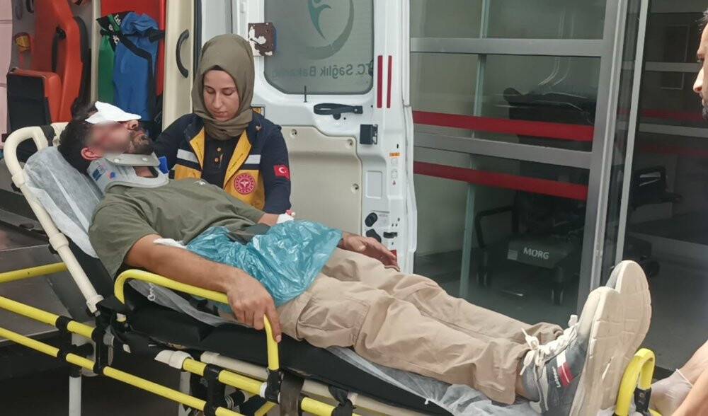 Hafif ticari araç takla attı: 1 yaralı