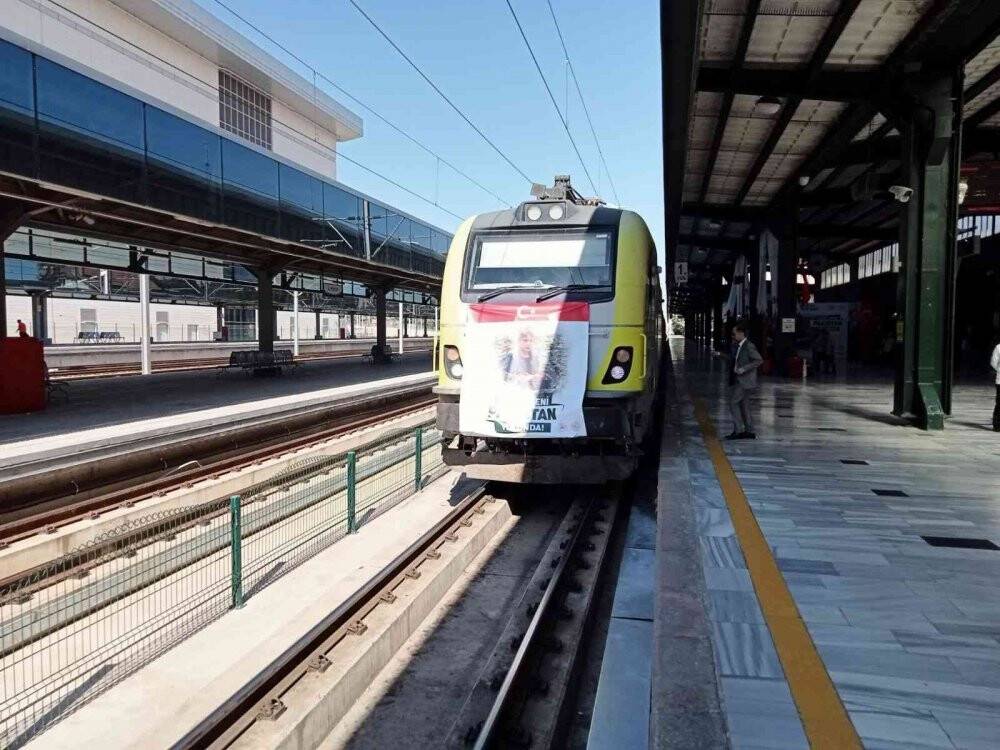 İçerisinde 500 ton yaşam malzemelerinin olduğu ’İnsani Yardım Treni’ Pakistan’a doğru yola çıktı