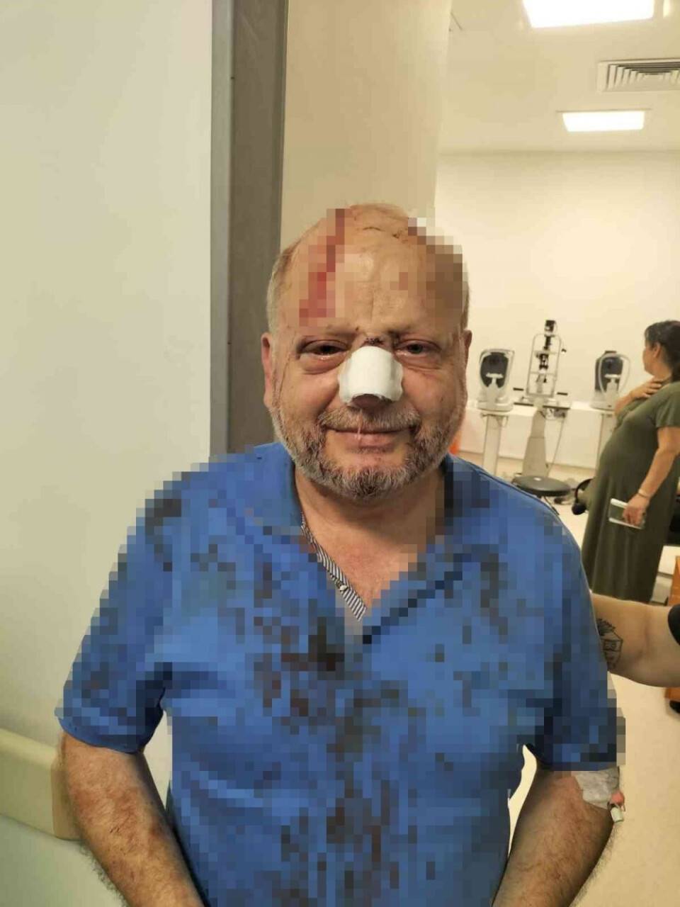 İstanbul’da film gibi soygun girişimi kamerada: Gaspçı çifti linçten polis kurtardı