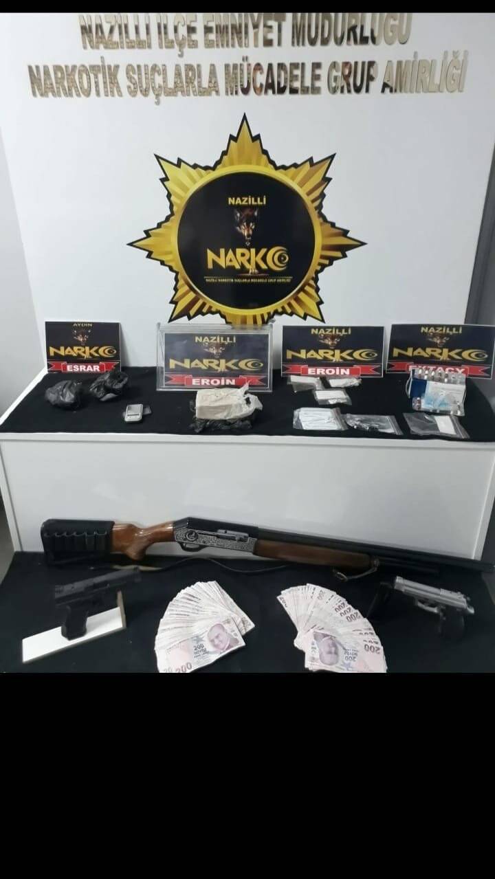 Yarım kilo eroin ile yakalandılar