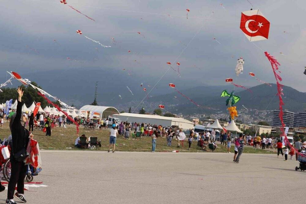 Zafer coşkusu göklere yansıdı