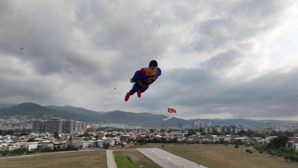 Zafer coşkusu göklere yansıdı