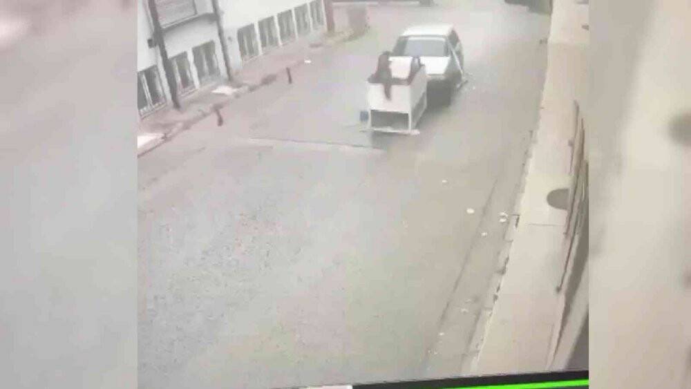 Bursa’da inanılmaz kaza kamerada...Ekmek teknesinin altında kaldı