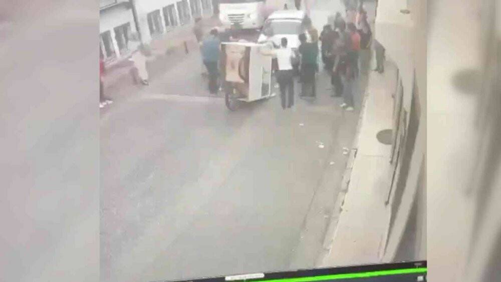 Bursa’da inanılmaz kaza kamerada...Ekmek teknesinin altında kaldı