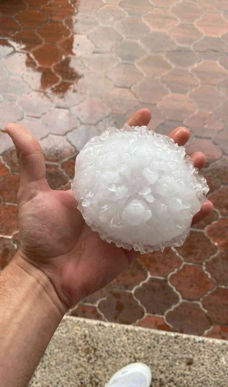 İspanya’da tenis topu büyüklüğünde dolu yağdı: 1 bebek öldü, 29 yaralı