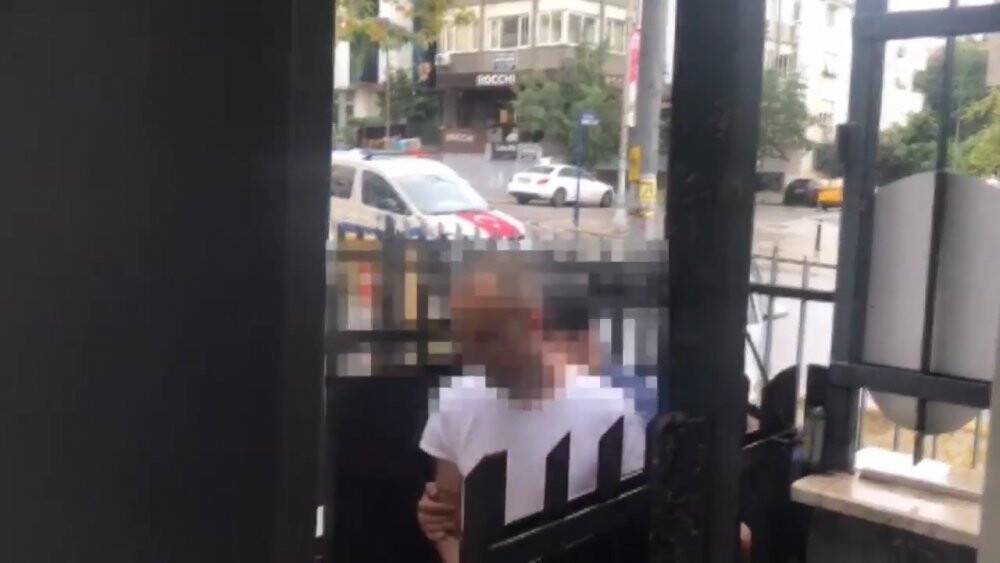 Kadıköy’de eski eşinin arkadaşlarını yaralayan şahıs gözaltına alındı