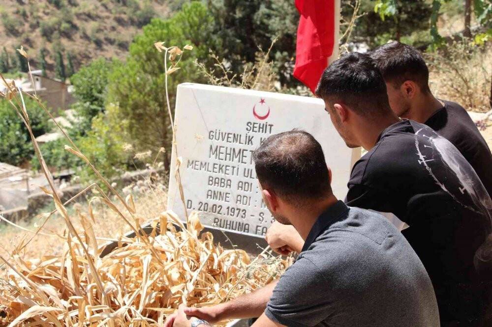 Teröristler tarafından 5 yıl önce şehit edilen Mehmet Paksoy mezarı başında anıldı