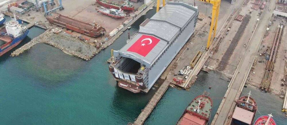 Yalova’da kendi sınıfında dünyada tek denizaltı havuzu denize indirildi