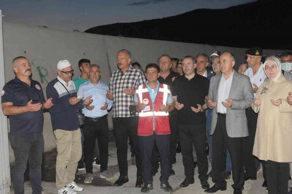 Yalovalı balıkçılar dualarla denize açıldı