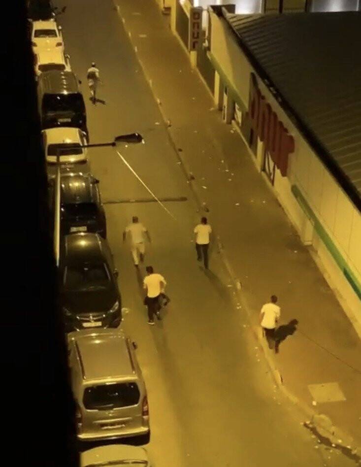 Fatih’te dehşet anları kamerada: Taksiciler bir kişiyi öldüresiye dövdü