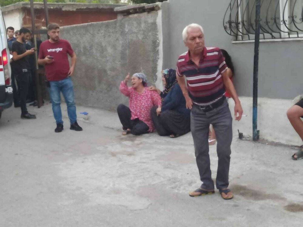 Genç kadın evinin bahçesinde kafasına taşla vurularak öldürüldü