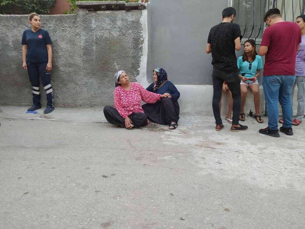 Genç kadın evinin bahçesinde kafasına taşla vurularak öldürüldü