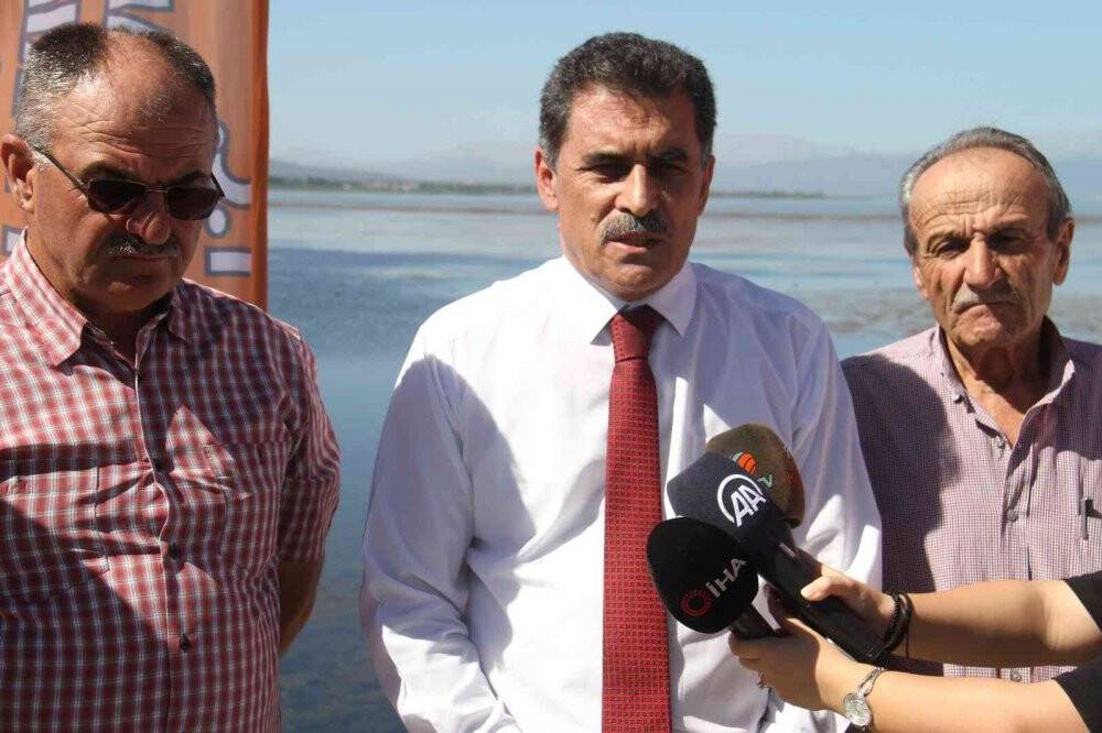 Konya’nın göl ve göletlerine 2 milyon yavru sazan balığı bırakıldı