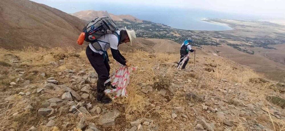 Vanlı dağcılar 9 günde 3 şehirde 4 zirve yaptı