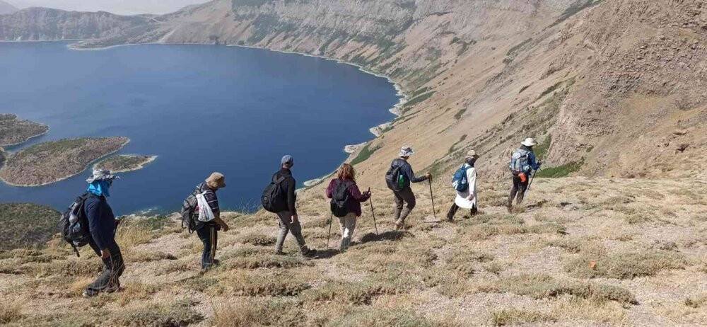 Vanlı dağcılar 9 günde 3 şehirde 4 zirve yaptı