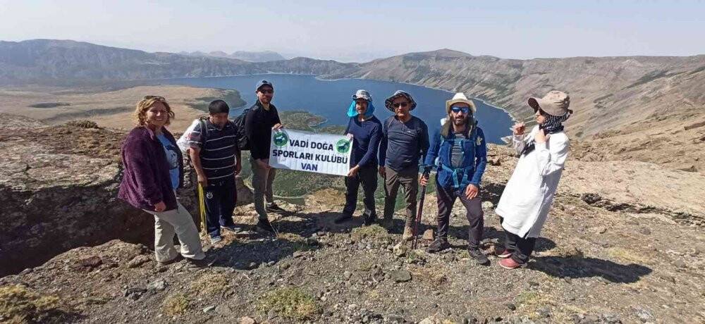 Vanlı dağcılar 9 günde 3 şehirde 4 zirve yaptı