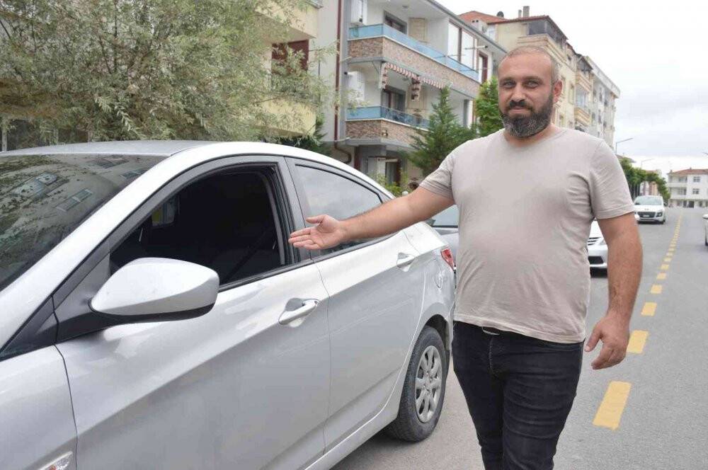 Camı açık otomobilden hırsızlık yapmak istedi: Yanlışlıkla bastığı korna ele verdi