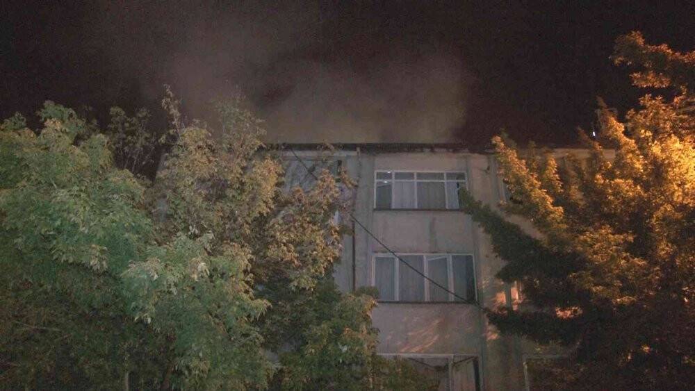 Çatı yangını 3 saatlik çalışmayla söndürüldü