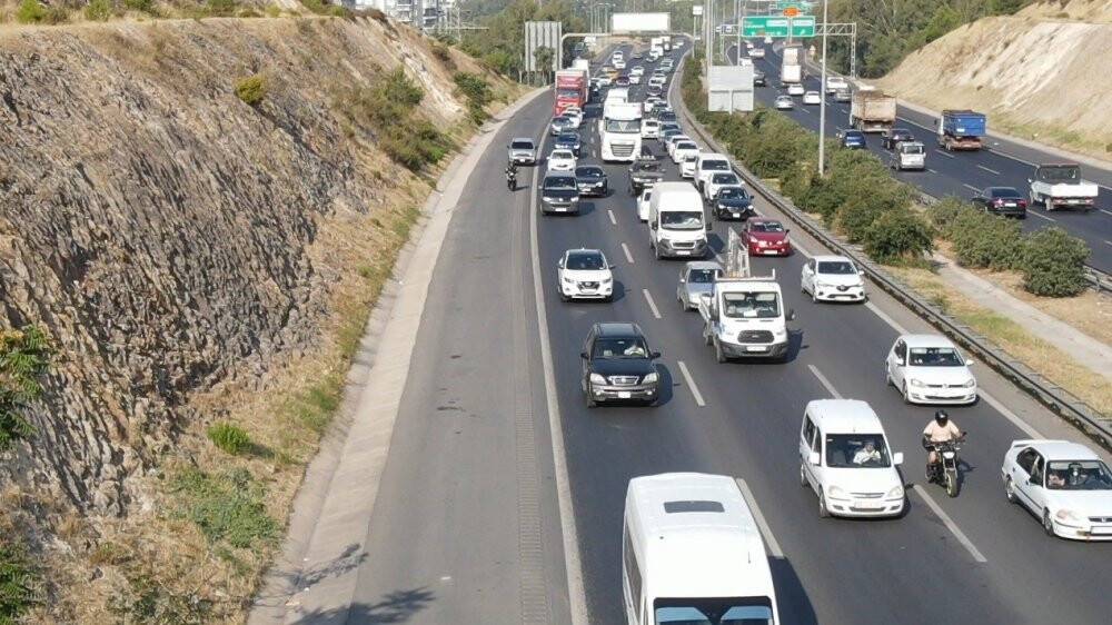 Emniyet şeridi kurnazları polisten kaçamadı