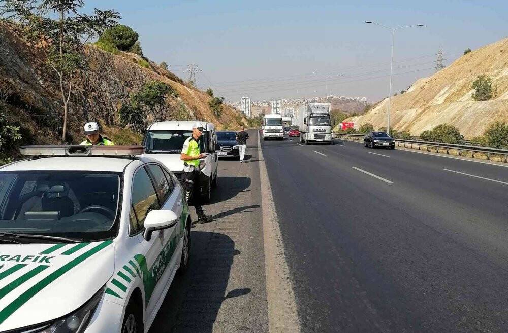 Emniyet şeridi kurnazları polisten kaçamadı