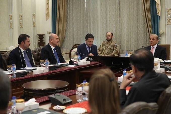 Pakistan’a hem havadan hem karadan kardeşlik köprüsü