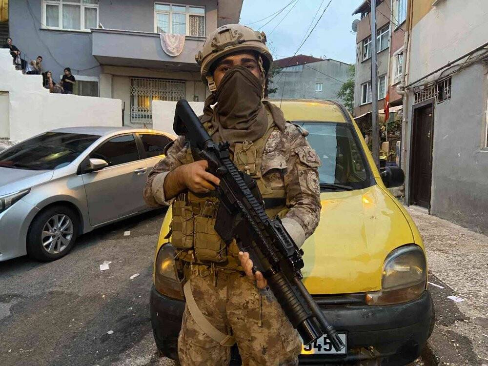 Şişli’de uyuşturucu tacirlerine helikopter destekli eş zamanlı operasyon