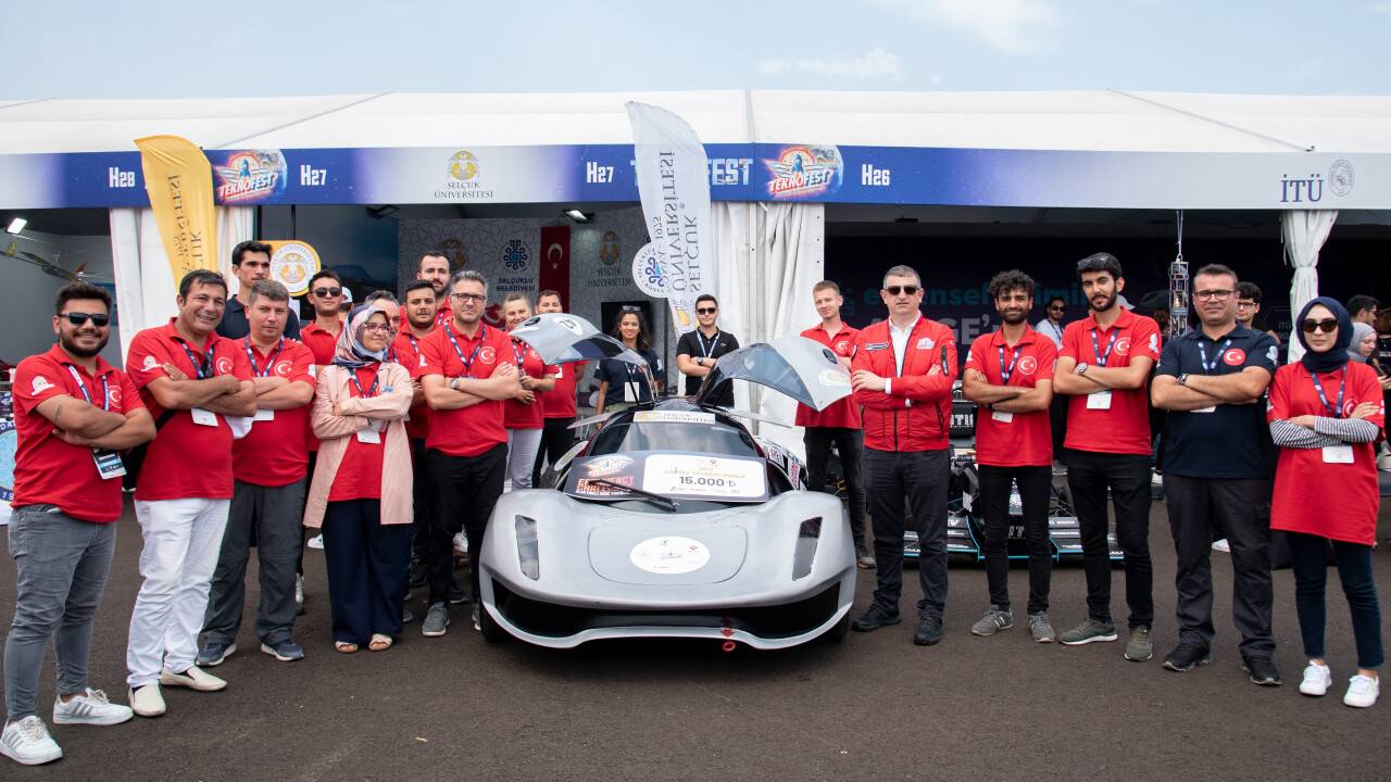 sunun-gorsel-tasarim-odulu-kazanan-elektrikli-araci-alparslana-yogun-ilgi-2.jpg