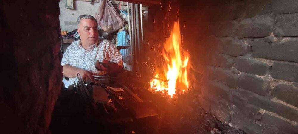 Depremde henüz 40 günlükken 2 bacağını kaybetti, yaşama azmini kaybetmedi
