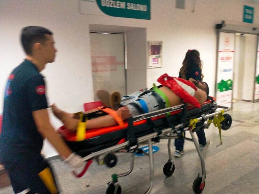 Lastiği patlayan otomobil takla attı: 5 yaralı