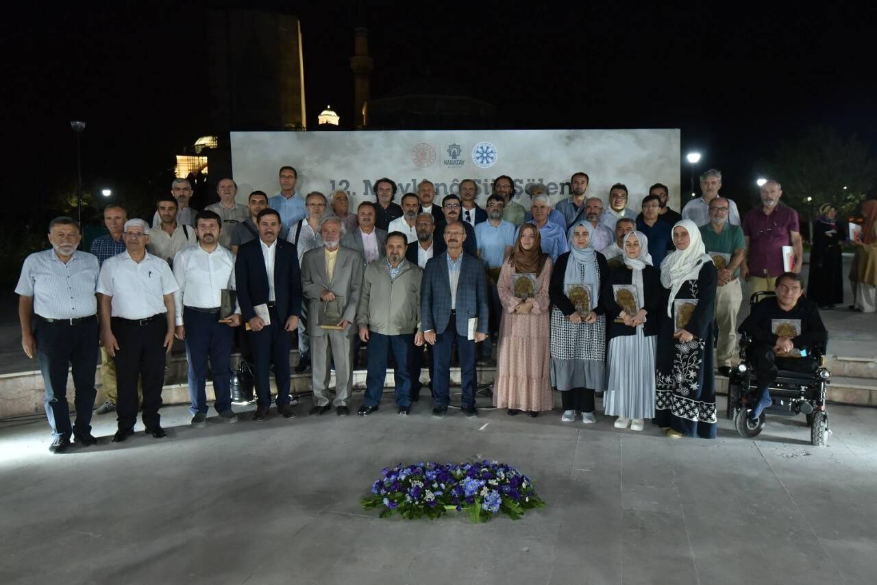 12-mevlana-siir-soleni-ve-siir-atolyesi-gerceklestirildi-1-jpg-1500.jpg