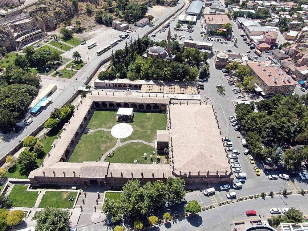 3.5 asırlık çarşı ’çiçek’ açtı