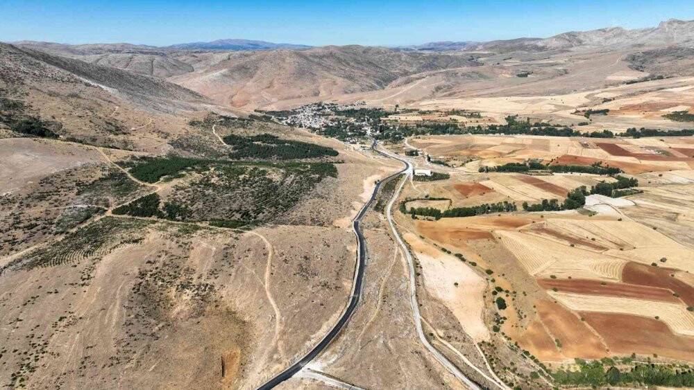 Başkan Pekyatırmacı, Sızma’da asfalt çalışmalarını yerinde inceledi