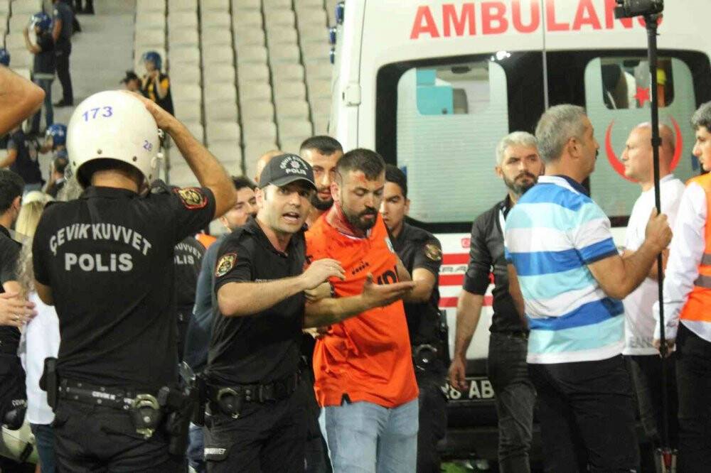 Giresun’da maç sonu çıkan olaylarda bazı taraftarlar yaralandı