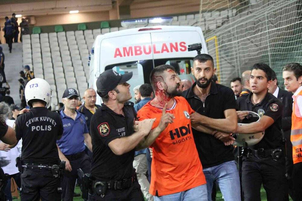 Giresun’da maç sonu çıkan olaylarda bazı taraftarlar yaralandı