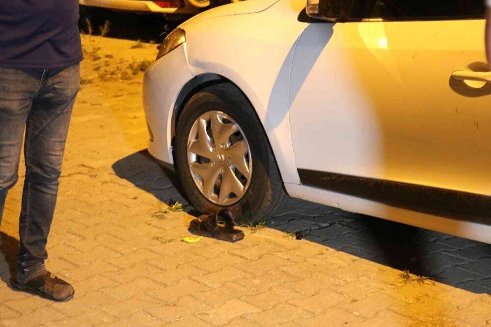 Havlayan köpeğe tepki veren moto kuryeleri uyaran ağabey ve kardeşi bıçaklandı