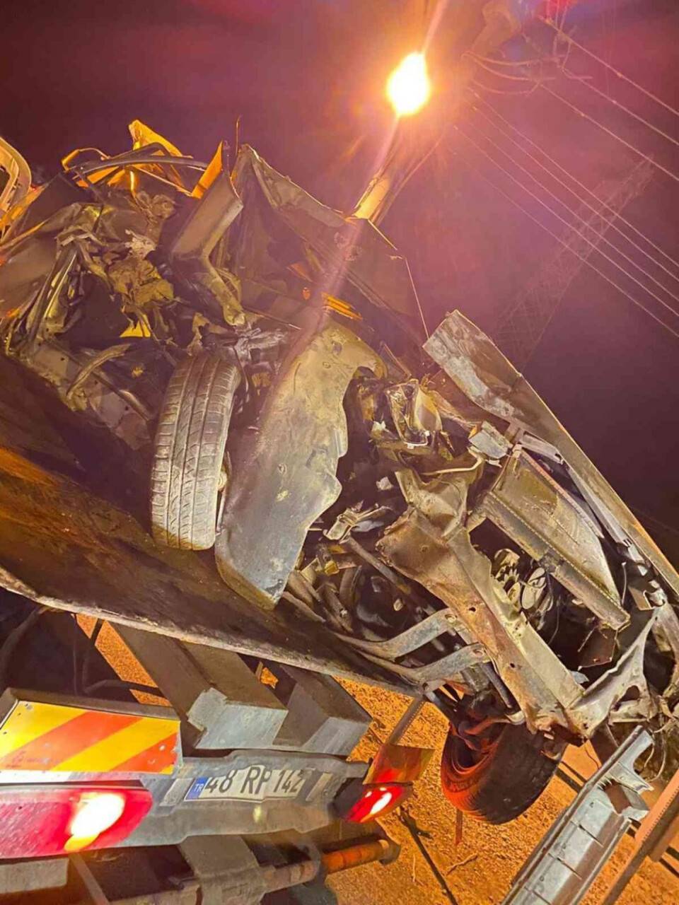 İki otomobilin yarışı kazaya neden oldu: 1 ağır yaralı