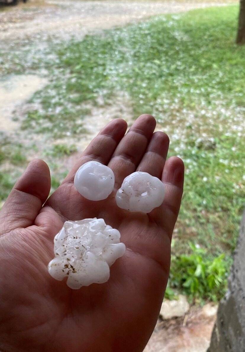 Kastamonu’da yumurta büyüklüğünde yağan dolu ev ve araçlarda maddi hasara neden oldu