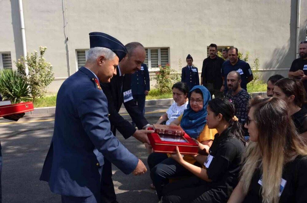 Paraşüt kazasında hayatını kaybeden iki astsubay için cenaze töreni düzenlendi