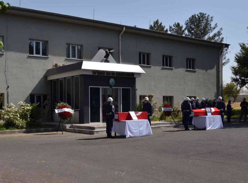 Paraşüt kazasında hayatını kaybeden iki astsubay için cenaze töreni düzenlendi