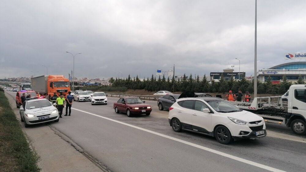 TEM’de 4 araçlı zincirleme kaza: 3 yaralı